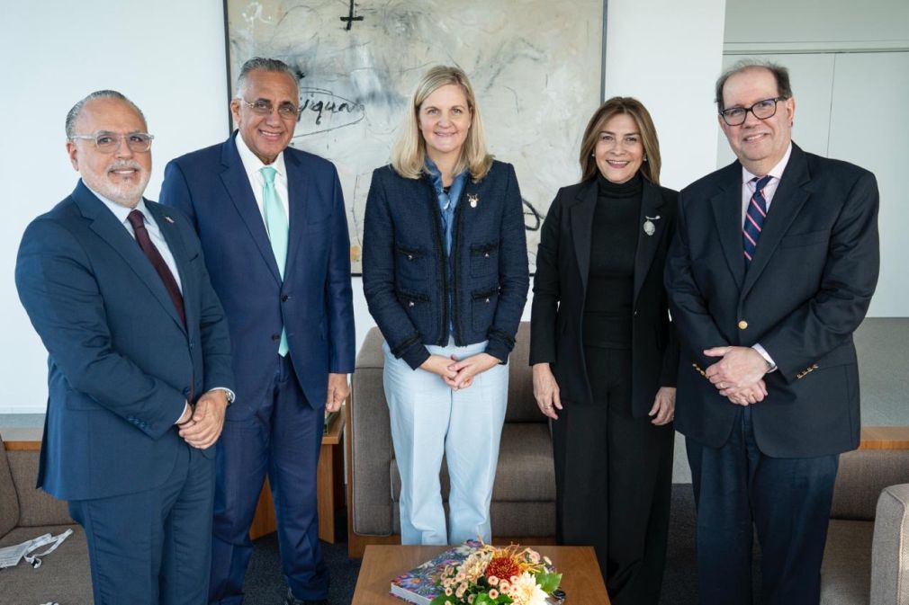 Carolina Mejía reiteró su compromiso de trabajar junto al Comité Organizador, el Gobierno dominicano y las instituciones deportivas nacionales e internacionales para garantizar que los Juegos Centroamericanos y del Caribe Santo Domingo 2026 sean una fiesta del deporte, la integración y orgullo todos los dominicano.