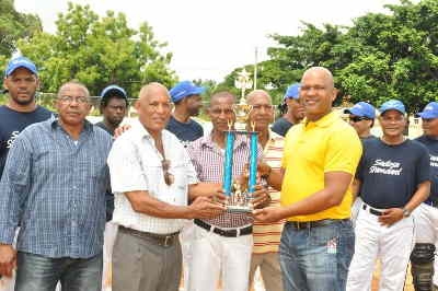 Los Caimanes de Quita Sueño campeón softbol San Cristóbal
