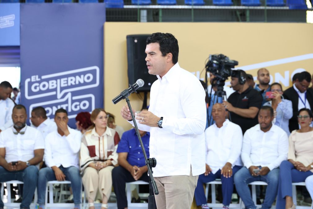 Wellington Arnaud anunció estas medidas acompañado del presidente Luis Abinader durante una jornada del programa El Gobierno Contigo en esa provincia.