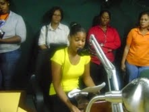 Mujeres y niñas de San Pedro de Macorís firman comunicado