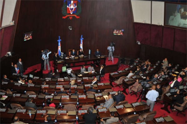 Presentan propuesta de ley para otorgar 5 por ciento del presupuesto a salud