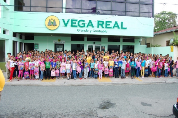 Cooperativa Vega Real reconoce estudiantes meritorios