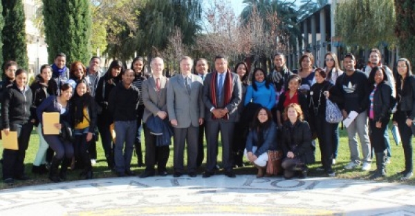 Consulado y Universidad Politécnica de Valencia reciben estudiantes dominicanos