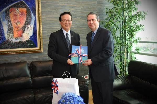 Ministro de Turismo recibe visita nuevo embajador de Taiwan: 