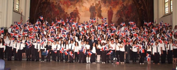 Consulado dominicano reconoce 359 estudiantes por excelentes calificaciones:  