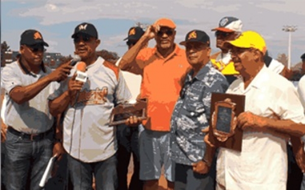 Montecristeños reconocen a Tony Peña