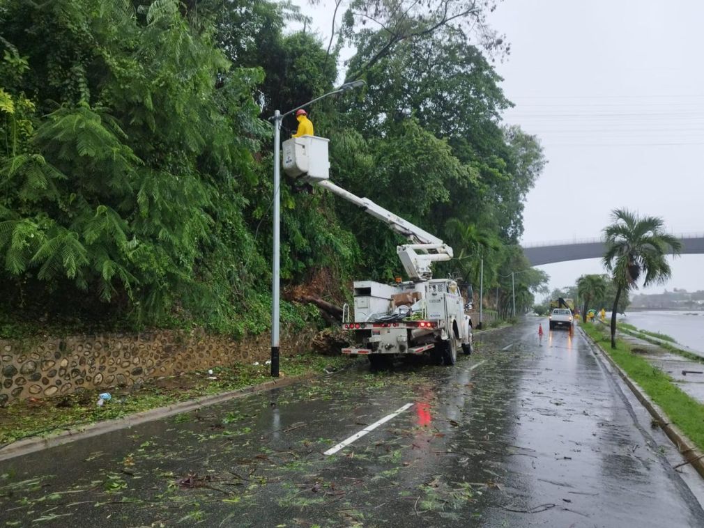 Edeeste informa 350 brigadas atienden impactos provocados por tormenta Franklin.