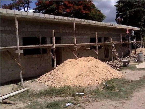 Alcaldía entrega partida económica terminación de escuela en San Pedro de Macorís: 