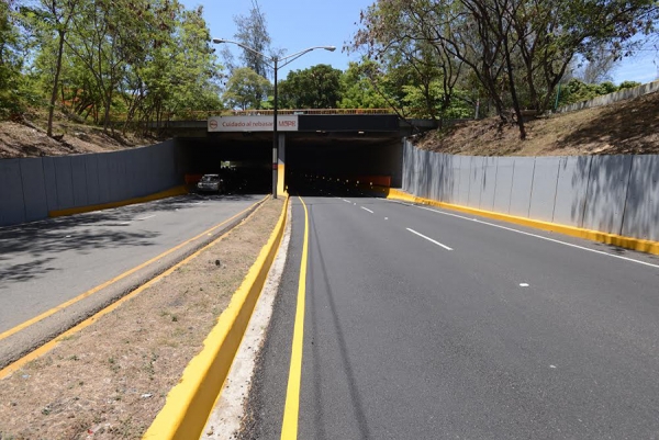 Tunel de la avenida Nuñez de Cáceres en Santo Domingo de Guzmán.