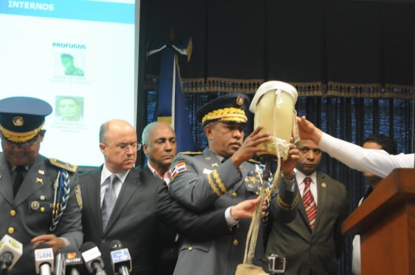 Autoridades revelan modalidad en que ingresaron armas a CCR-Najayo