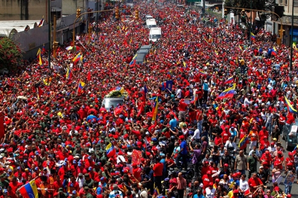 Extienden por siete días la Capilla Ardiente de Chávez