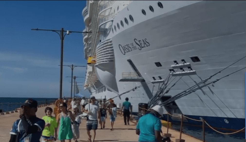 Puerto de Cabo rojo recibe cruceristas.
