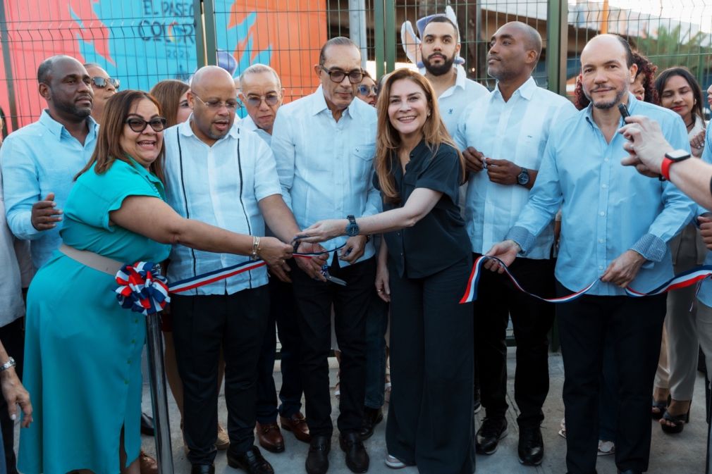 La alcaldesa entregó al V Centenario la transformación de un vertedero improvisado en el parque Caonabo Beato.