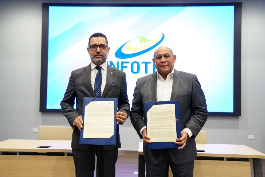 El presidente de la Adoarh, Emmanuel Blanc, y el director general del Infotep, Rafael Santos Badía.