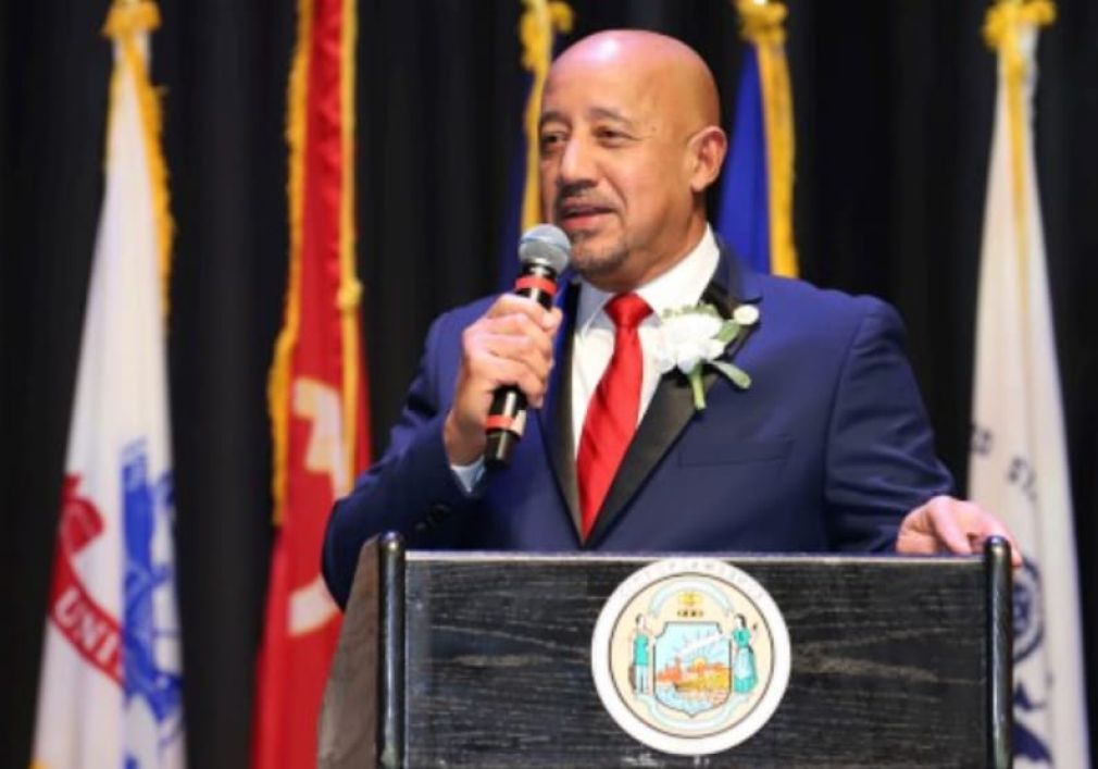 Alcalde de la ciudad de Lawrence, Brian De Peña.  