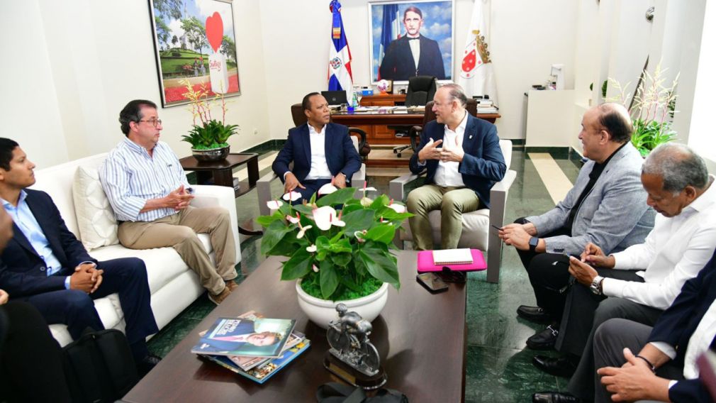 Milton Morrison, Ulises Rodríguez y Ricardo Fondeur encabezaron la reunión.