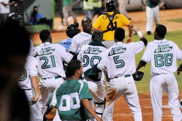 Las Estrellas blanquean a los Toros