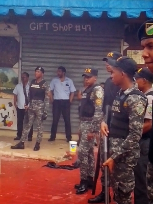 Militarizan otra vez zona turística; prende fuego a casa club de los collares