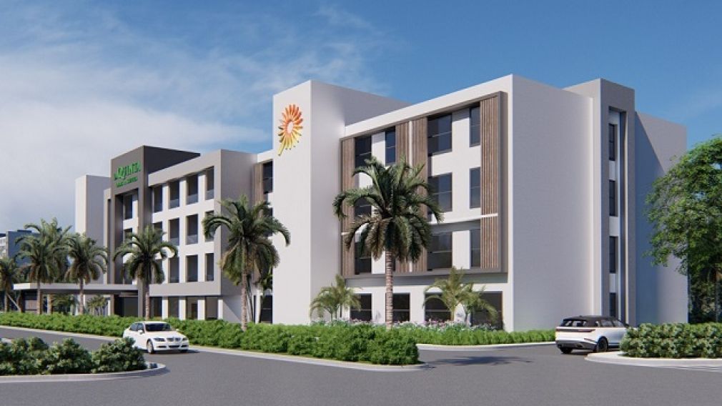 La compañía Fairmont, SRL, Grupo De Valle, Estrella & Tupete, y Wyndham Exclusive Development Partners, actualmente construyen un hotel “La Quinta en Puerto Plata”, programado para inaugurarse en el otoño del 2024.