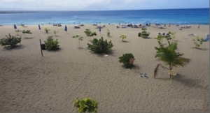 El mar crea nueva playa en Sosúa