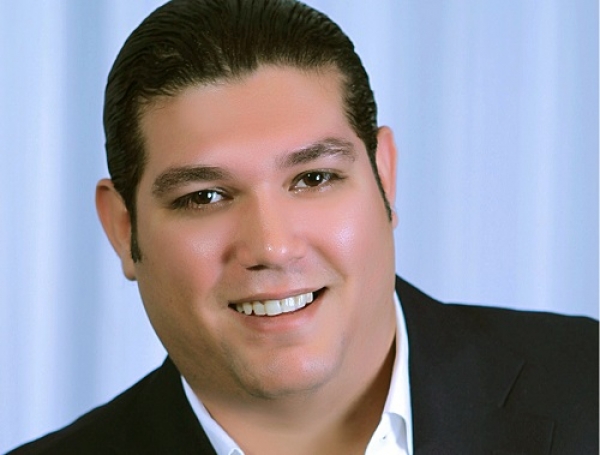 Francis Peña.