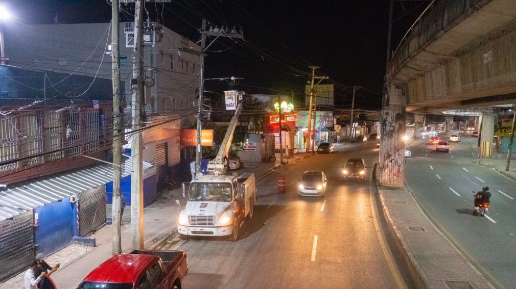 Con estos trabajos se tiene pensado colocar más de 300 lámparas leds en toda la avenida Hermanas Mirabal.
