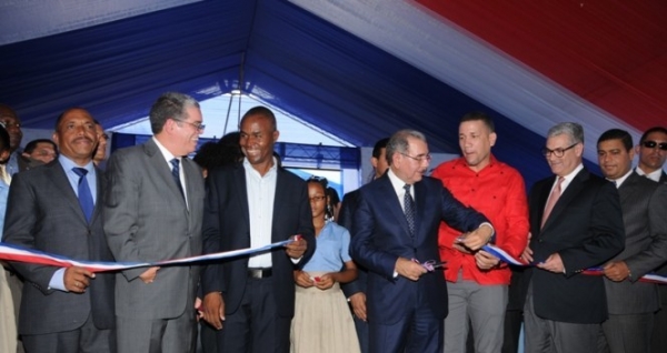 Presidente Danilo Medina inaugura dos centros educativos en San Cristóbal: 