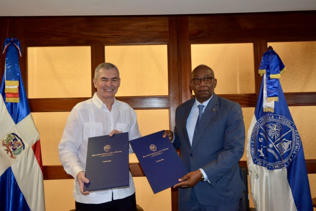 Este es el primer acuerdo entre UASD y el Grupo Martinón/Varallo Comercial, y se espera extender la colaboración entre ambas entidades.