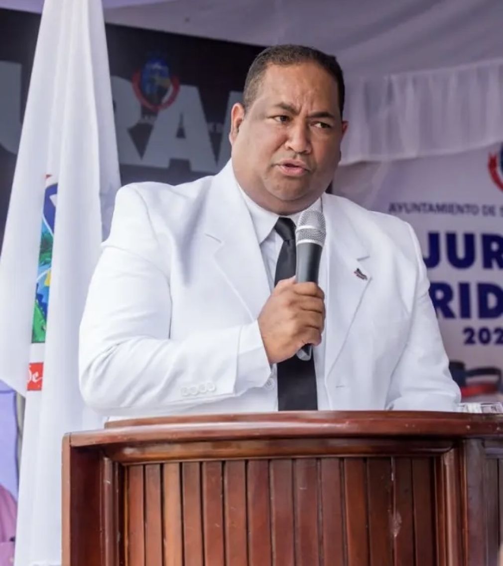 El alcalde Marcos Tavárez rindió cuentas de obras del Presupuesto Participativo en Sabana Grande de Boyá.