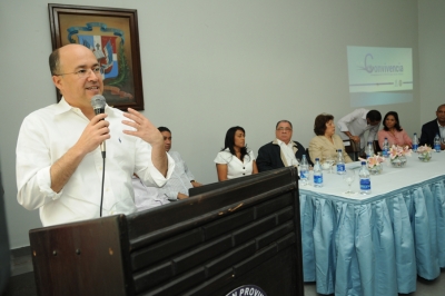 El procurador general Francisco Domínguez Brito explicando el alcance del Plan Convivencia en Puerto Plata.