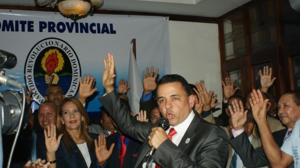 Juramentan dirección provincial del PRD Santiago: 