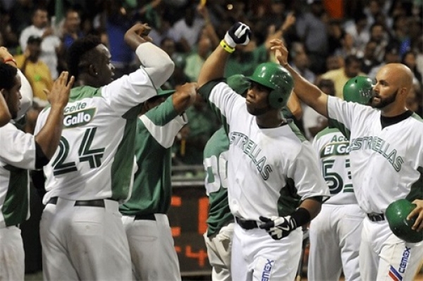 Estrellas vencen a los Toros