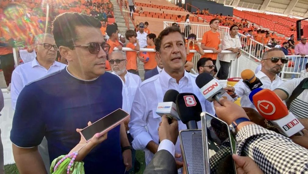 Empresario Manuel Estrella, junto al ministro de Turismo, David Collado.