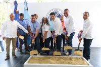 El director de INAPA juramentó la comisión de veeduría de la obra.