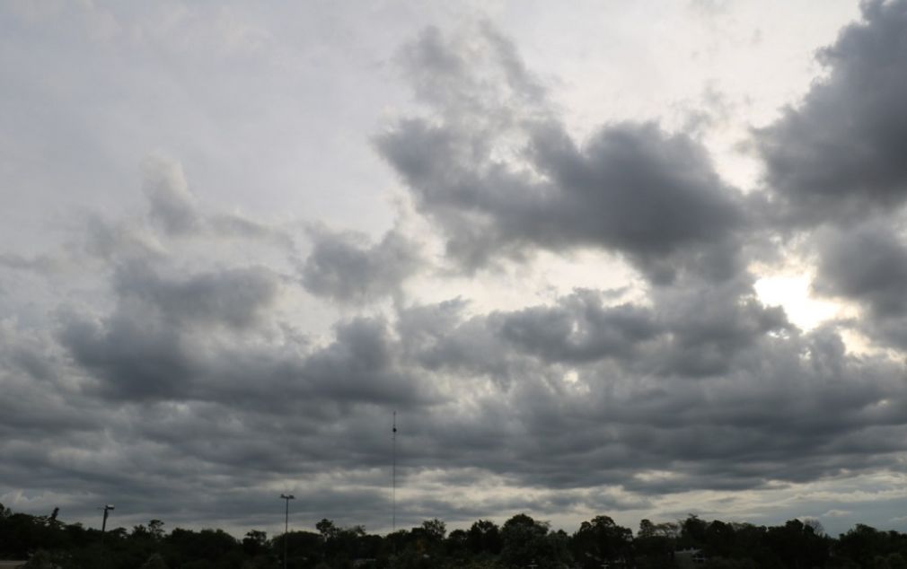 Cielo parcialmente nublado por efecto de una vaguada.