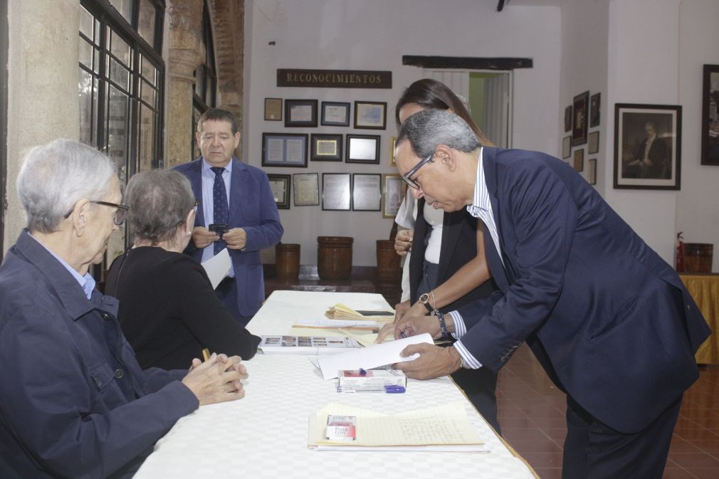 Manuel Herrera Carbuccia es elegido como nuevo presidente de la Academia de Ciencias.