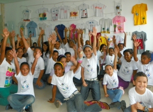 Grupo de niños que tomaron el campamento de verano "Creatividad, Arte y Pintura".