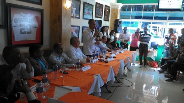 Senador favorece que a la constitución se le introduzca el "referendum revocatorio".: