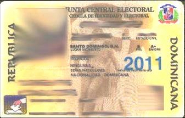 JCE recibe plásticos para cédulas