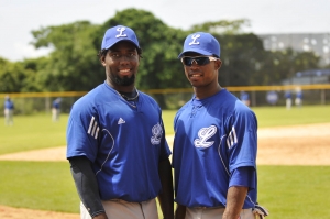 Los novatos Edinson Ricon, de los Padres y Arismendy Alcantara, de los Cubs, juntos en los campos de entrenamientos otoñales del Licey en la Academia de los Mets de New York de la Dominican Summer League. 