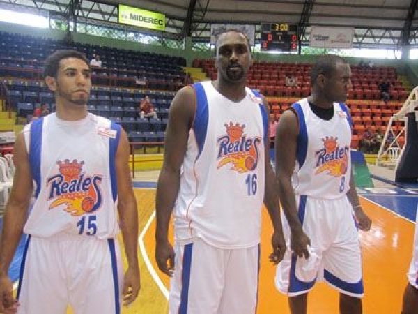 Reales de La Vega vencen a los Cañeros del Este 86-77