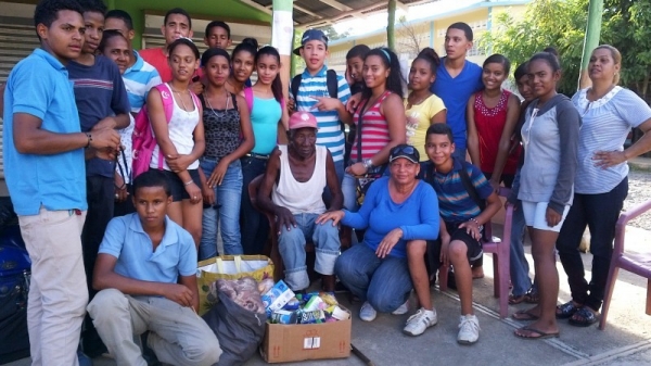 Estudiantes de Maimón con programa humanitario
