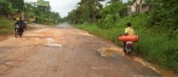 Chóferes y moradores demanda el arreglo de la vía Nagua-Río San Juan: 