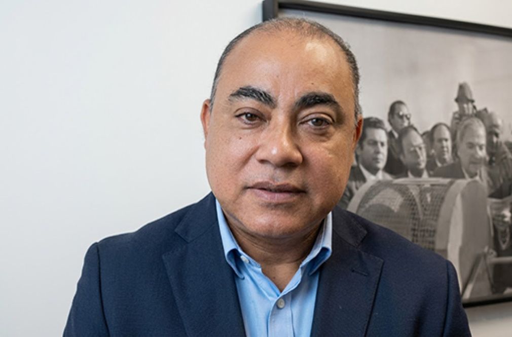 Dr. Fernando Aquino.