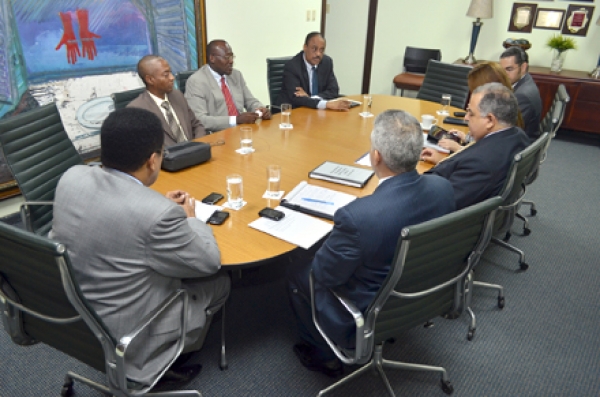 Director general del Consejo Nacional de Telecomunicaciones de Haití (CONATEL), Jean Marie Guillaume, realizó una visita de cortesía al secretario de Estado y presidente del Consejo Directivo del Instituto Dominicano de las Telecomunicaciones (INDOTEL).