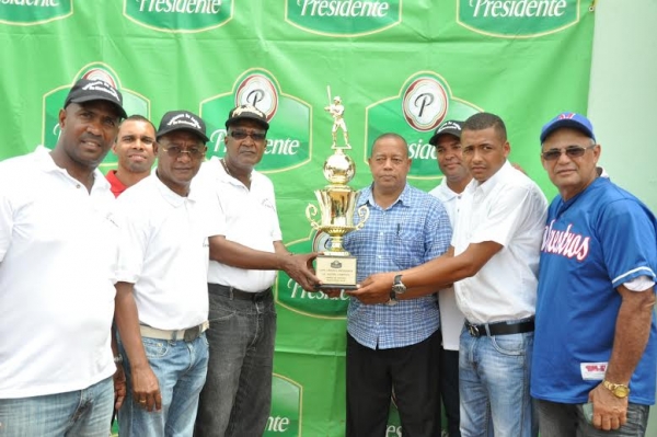 Inauguran V torneo de softbol provincial de Montecristi