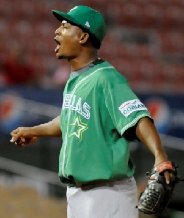 Estrellas vencen al Licey y quedan solas en el primer lugar