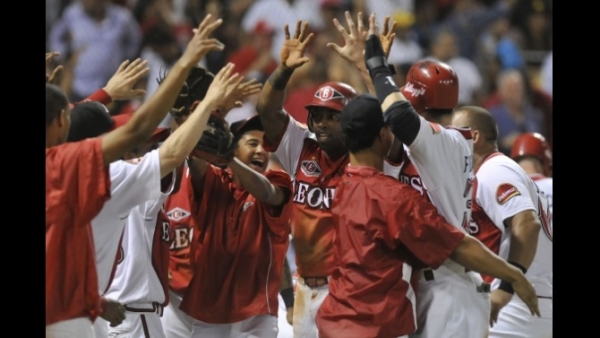 Los Leones barren a las Águilas y se coronan campeones del béisbol