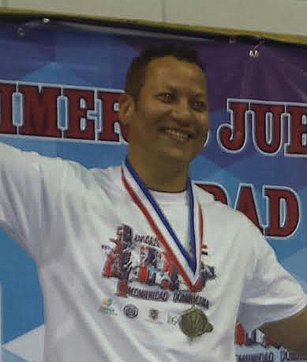 Eloy Nolasco, ganador de la medalla de oro en Tenis de Mesa en los primeros Juegos Mancomunidad Dominicana en Puerto Rico.