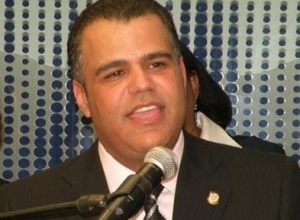 Tommy Galán, senador de la provincia San Cristóbal y presidente de la comisión de hacienda del Senado.